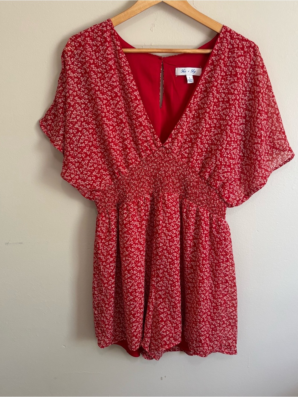 She + Sky Red Ditsy Floral Smocked Waist V-Neck Romper Size L - Picture 5 of 7